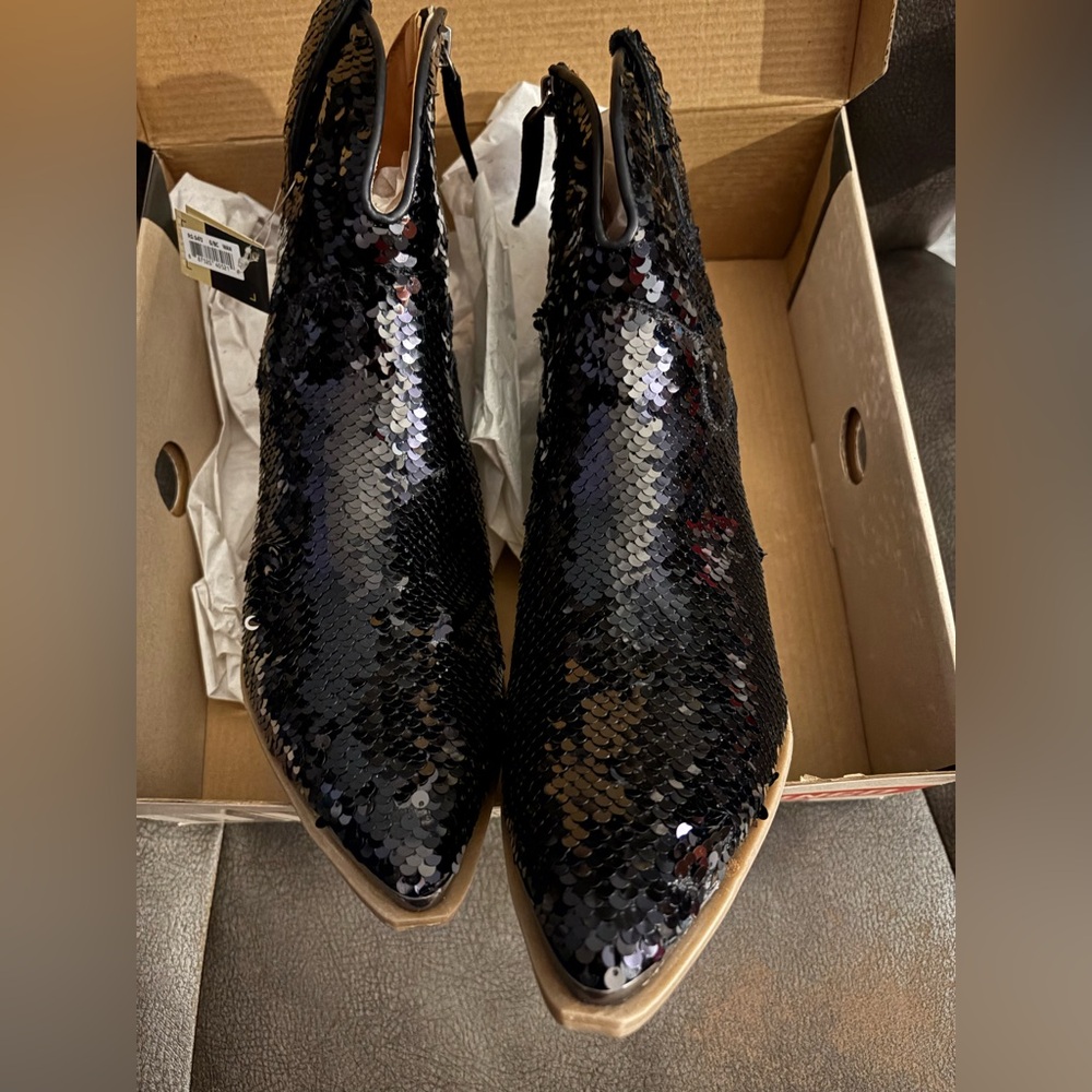 Dingo black sequin cowboy Boots size 8.5